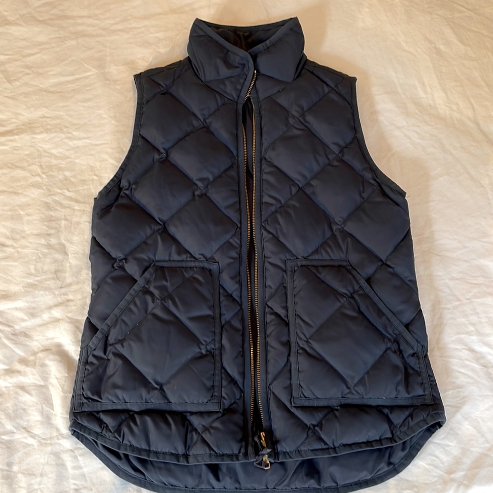 J Crew quilted vest navy blue XS gold zip double pocket down/waterfowl feathers